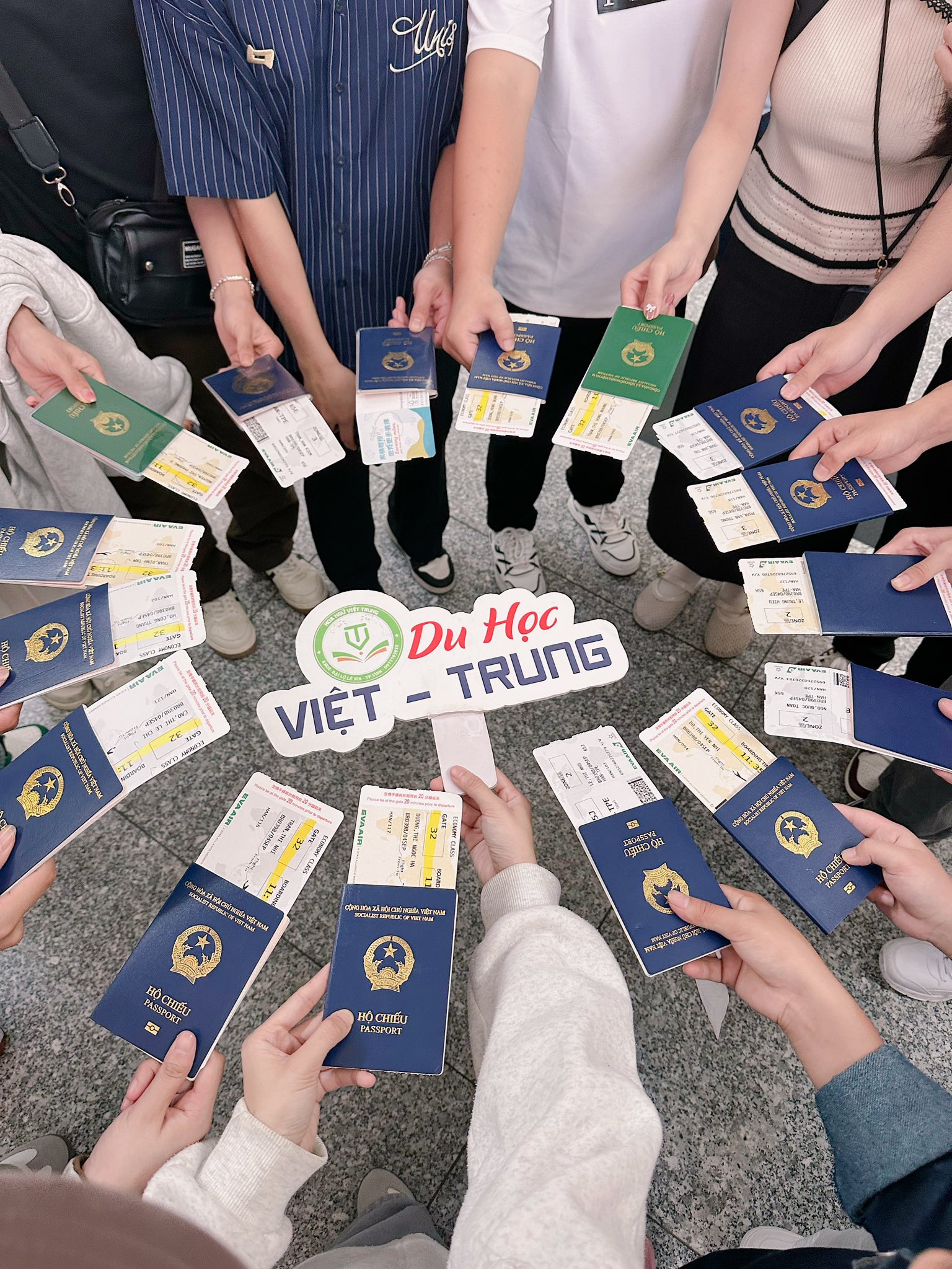 TIỄN ĐOÀN BAY KỲ THÁNG 9 CỦA TRƯỜNG ĐẠI HỌC KHKT TRUNG QUỐC